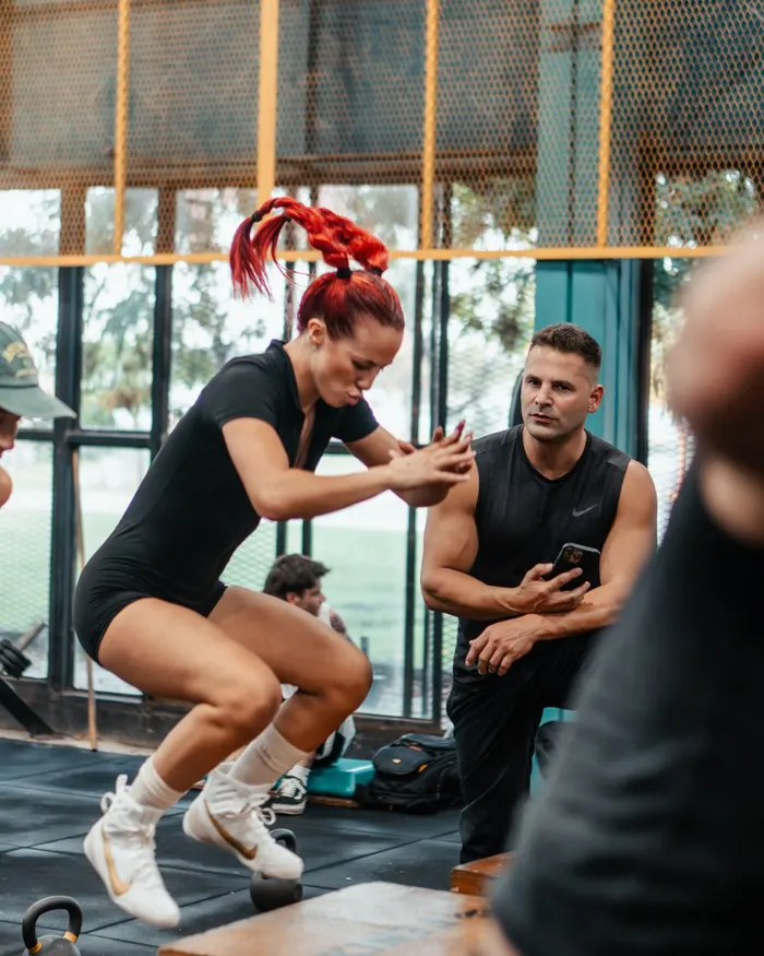 Cris Grosz entrenando a Flor Vigna