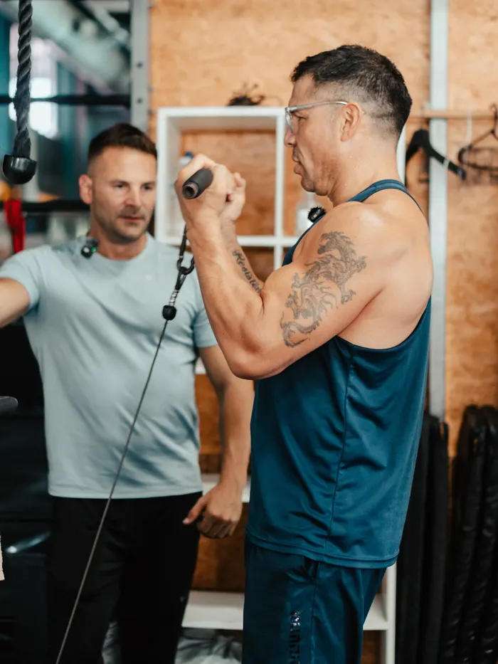Cris Grosz entrenando a Maravilla Martínez